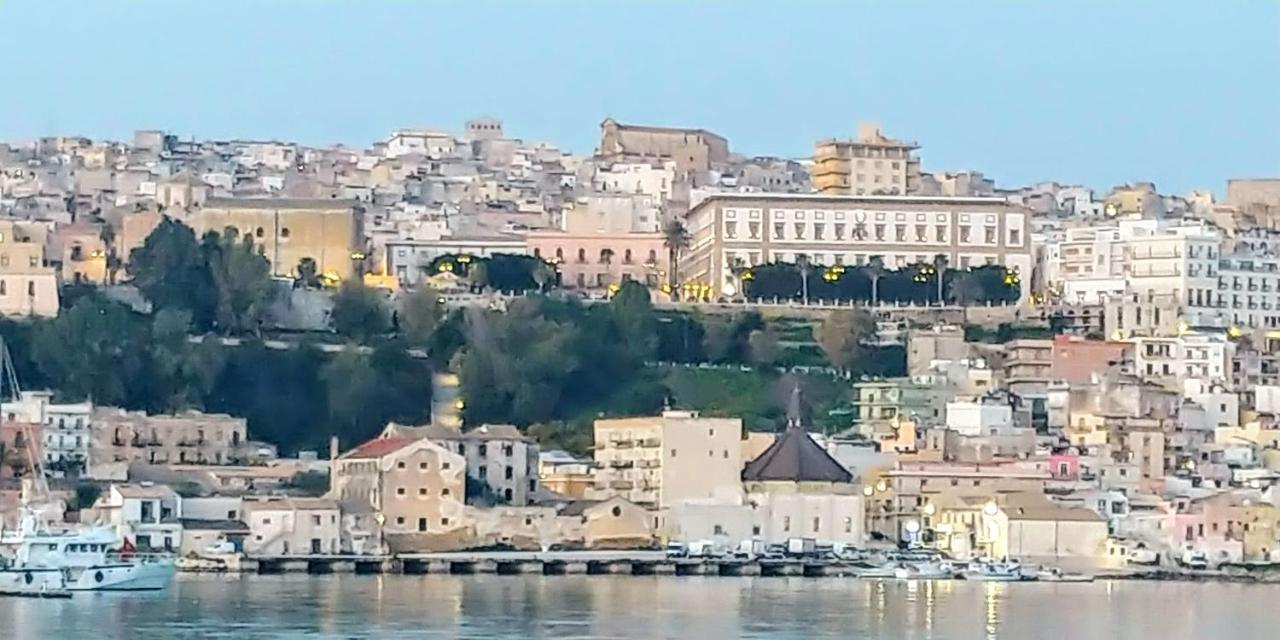 Casa Sunrise - Lovely Sea Front Apartment Sciacca Exterior photo